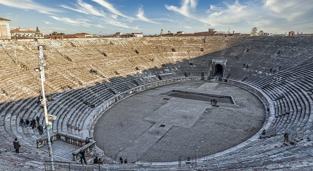 Type of theater auditorium